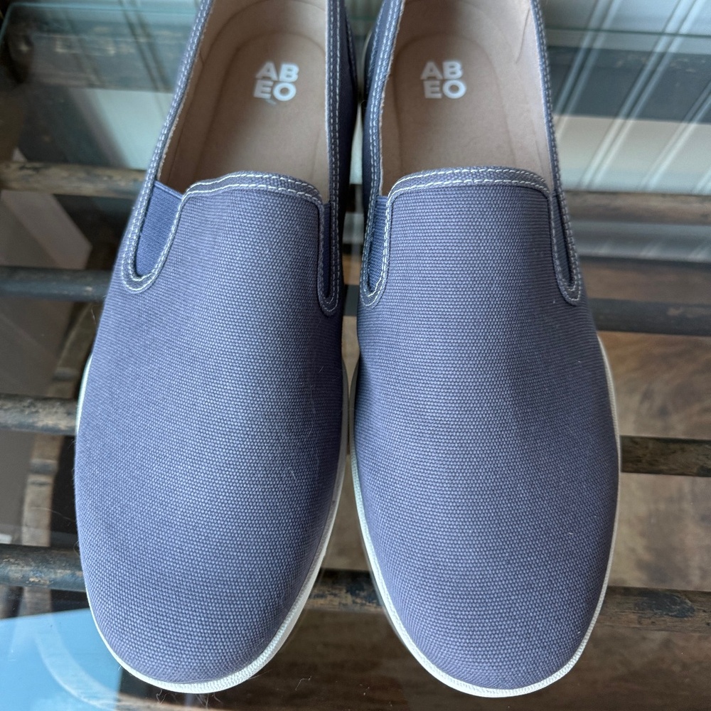 ABCO Women’s Size 11 Slip On Denim Blue Sneaker